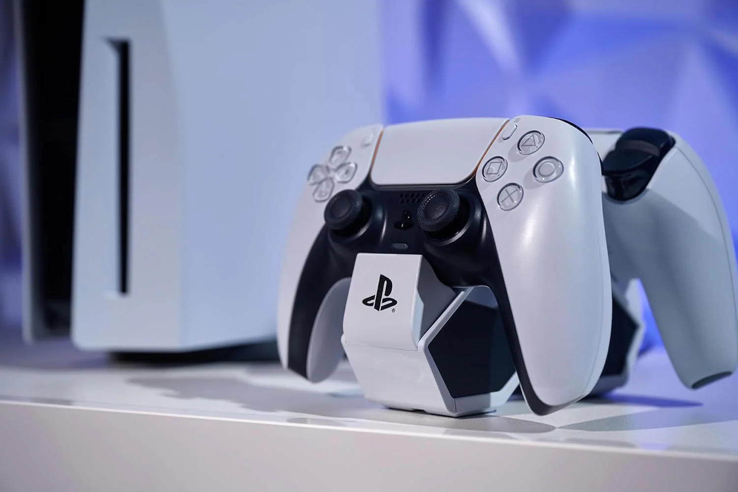 PowerA Twin Charging Station for Dualsense Wireless Controllers - Image 7