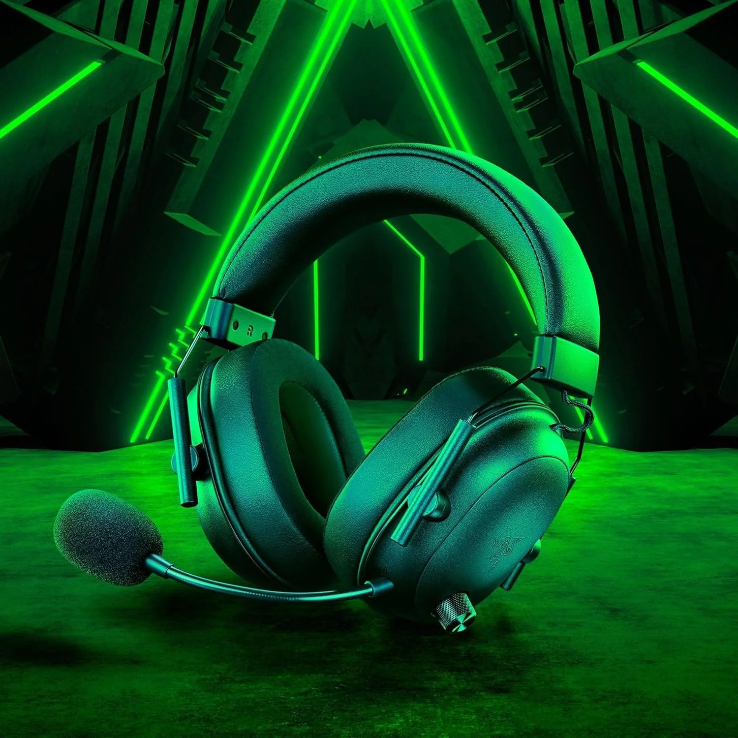 Razer BlackShark V2 HyperSpeed Wireless & BT & USB Lightweight THX Spatial Audio - Black - Image 2