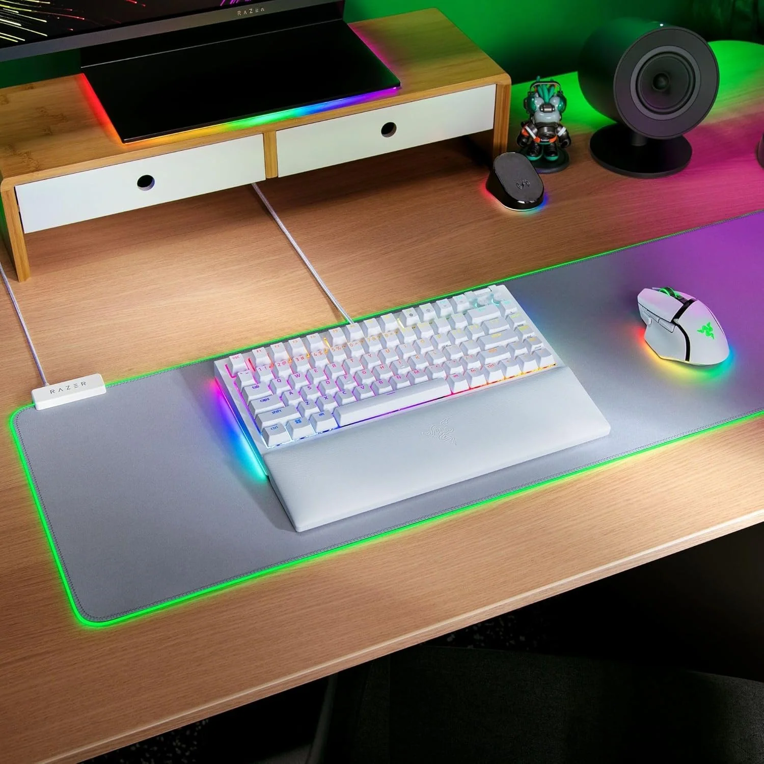 Razer BlackWidow V4 75% Mechanical Hot-swappable Compact & Durable Chroma MF Roller & Media Keys Wrist Rest Orange Tactile Switches - White - Image 4