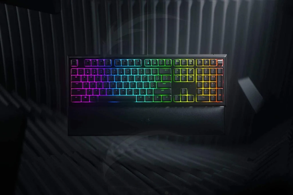 Razer Ornata V2 Mecha-Membrane Gaming Keyboard - Image 4
