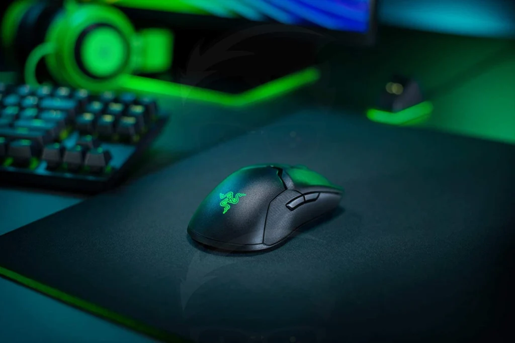 Razer Viper Ultimate Gaming Mouse with HyperSpeed Wireless - Black - Image 4