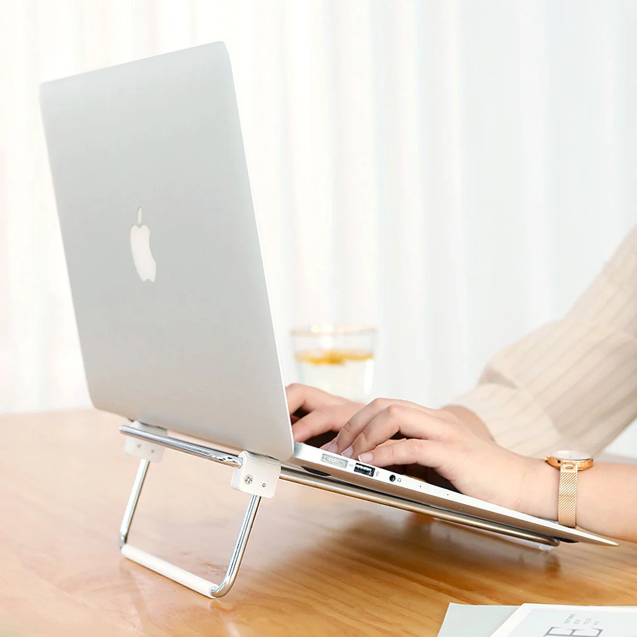 UGREEN Desktop Laptop Stand Stainless steel Height adjustable 87 to 131mm 11-17 inch (Silver) - Image 2
