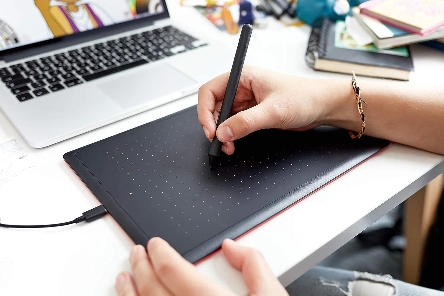 Wacom One by Wacom CTL-672-N Ideal for Work from Home & Remote Learning - Black - Image 7